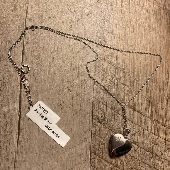 NWT diamond accent heart locket necklace - Picture 4 of 6